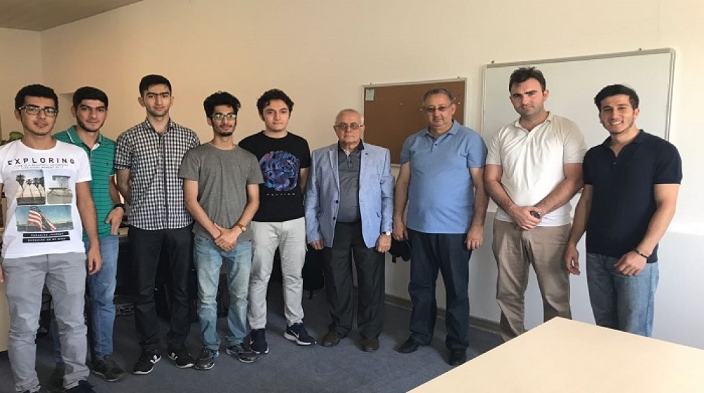 Alimlər rezidentlərlə görüş keçiriblər