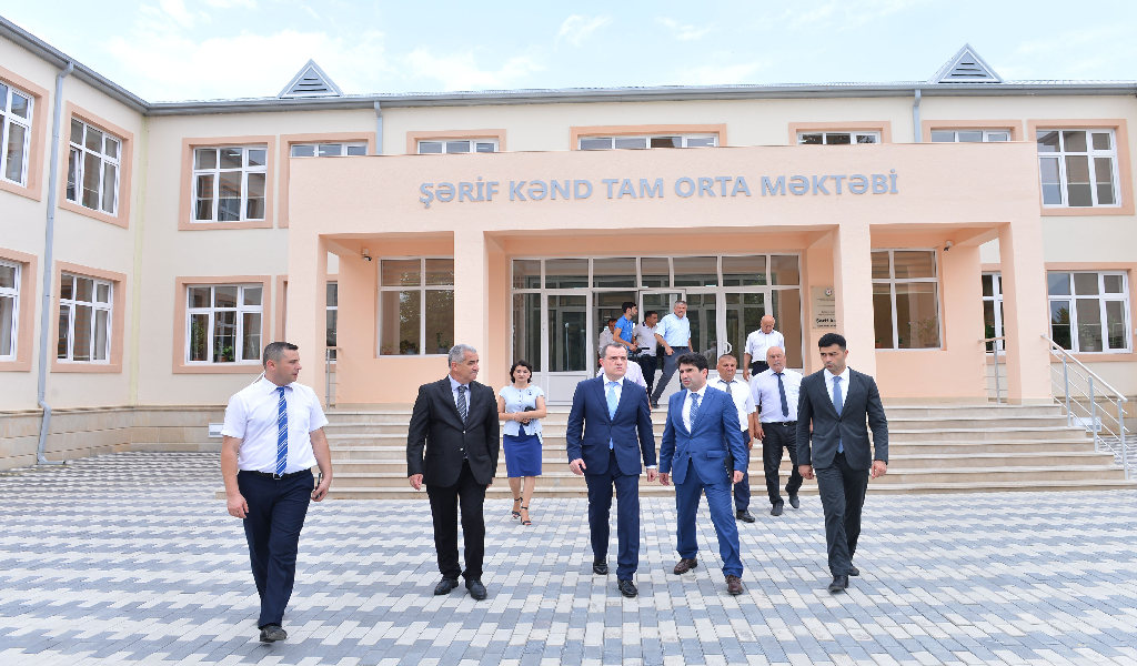 Nazir məktəbdə yaradılan şəraitlə tanış olub - FOTO