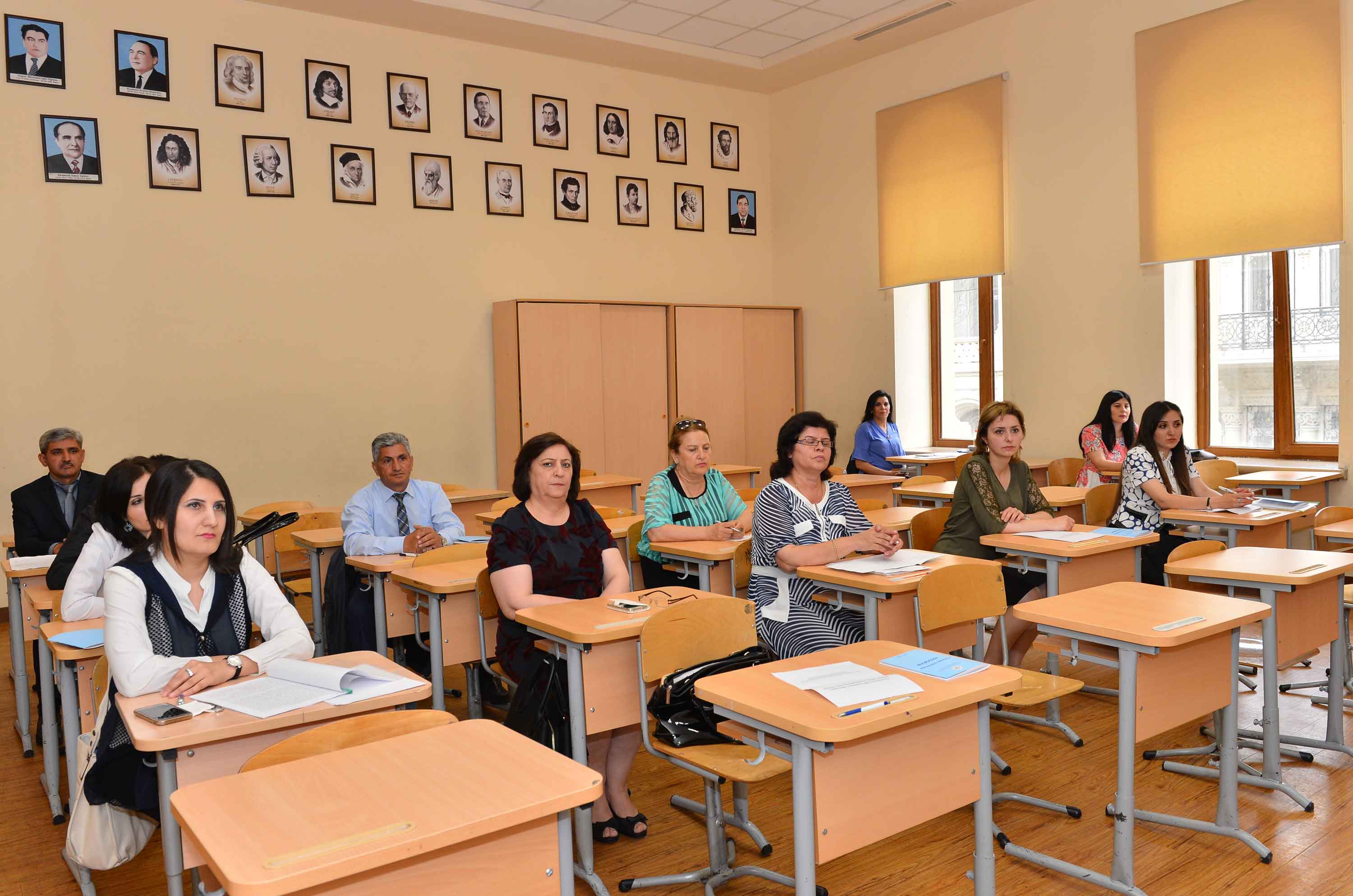 Təhsil Nazirliyi qabaqcıl müəllim və məktəb rəhbərlərini təltif etdi - SİYAHI
