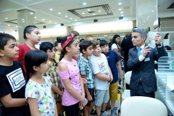 Məktəblilər “ASAN xidmət”də  