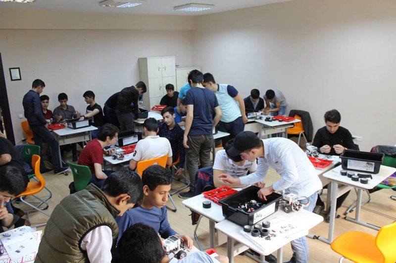 Qərbi Kaspi Universitetinin müəllimləri 15000-ə yaxın məktəbli ilə görüşüblər