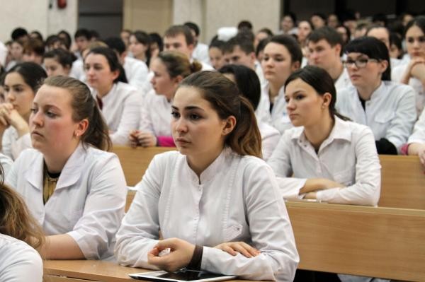 “Tibb kollecini bitirənlər birbaşa universitetə qəbul olunmalı, qəbul imtahanları isə ləğv edilməlidir” – Heyrətləndirici açıqlama  