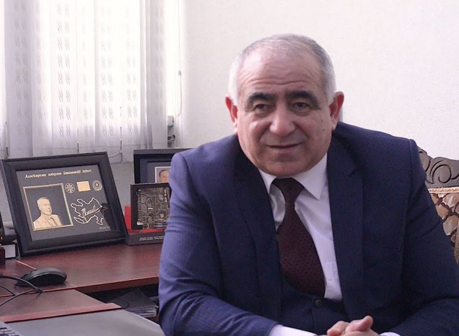 “Bəzi müəllimlərin savadı öz şagirdlərindən aşağıdır” - Fərrux Rüstəmov   