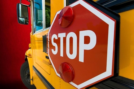 ABŞ-da məktəb avtobusu qəzaya uğrayıb - Yaralılar var