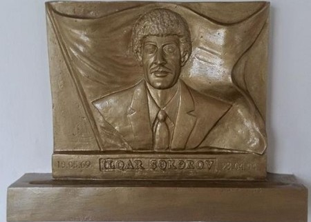 Müəllim Qarabağda şəhid olan şagirdinə abidə qoydu – FOTO