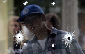 ABŞ-da şagirdlər arasında atışma: Yaralılar var