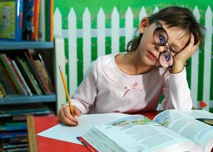 Məktəb çağındakı uşaqla necə məşğul olmaq lazımdır?