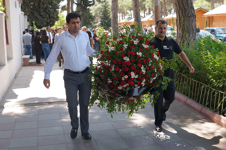 4 sinif otağından böyük lisey yaradan tanınmış direktor - FOTOLAR