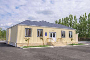 Vaqonlardakı köçkün məktəbi yeni binaya köçürülür