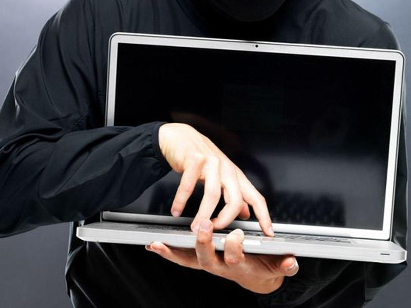 Məktəbdən kompüterlər oğurlandı