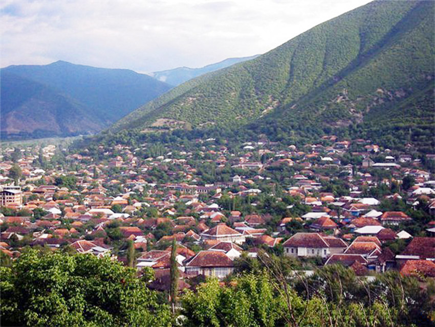 Şəkinin Baş Zəyzid kəndində yeni məktəb binası tikilib