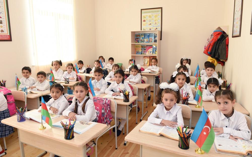 Məktəbdə direktor-müəllim konflikti –“Sinifim əlimdən alınıb, xəstə uşağıma baxa bilmirəm”  