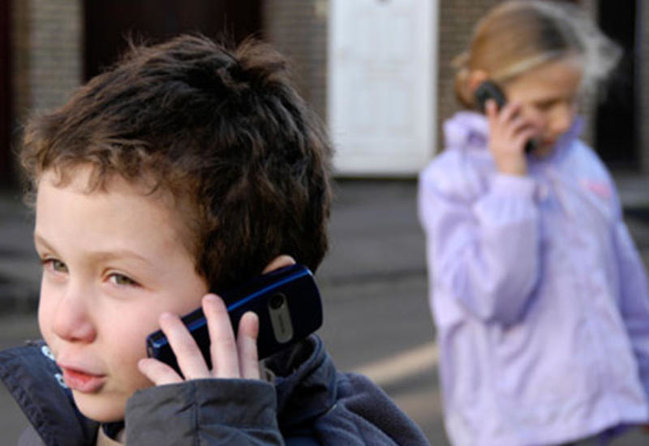 Deputatdan mühüm TƏKLİF:  “Orta məktəblərdə mobil telefon qadağan edilsin”