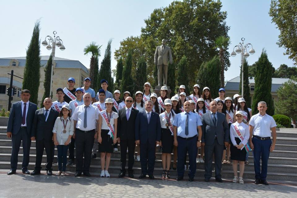 İcra başçısı tələbə adı qazananlarla görüşüb - FOTO  