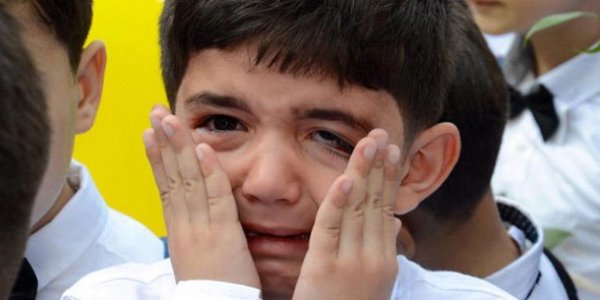 Müəllim üçün ağlamaq, onu çox sevmək də doğru deyilmiş – Psixoloqdan təəccübləndirici yanaşma (VİDEO)  