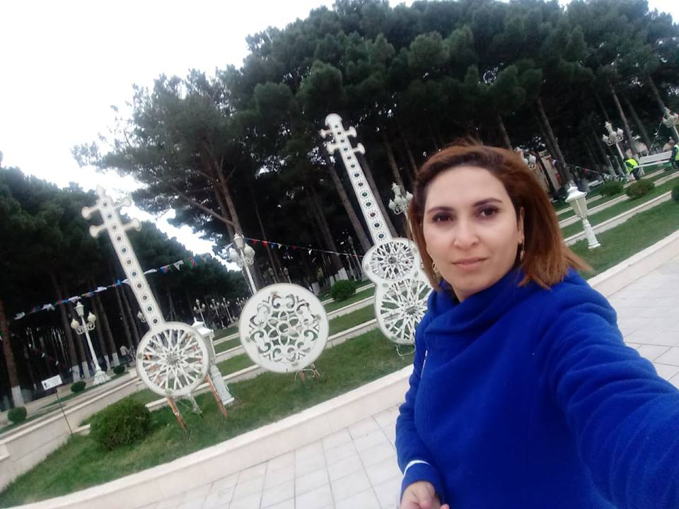 Gənc xanım müəllim atalara səsləndi: ”Övladınızın uğuru üçün anasını sevin”