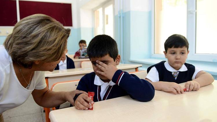 Azyaşlı məktəblilərin uğursuzluq səbəbi olan valideynlər – İlk dərs günlərinin psixoloji səhvi
