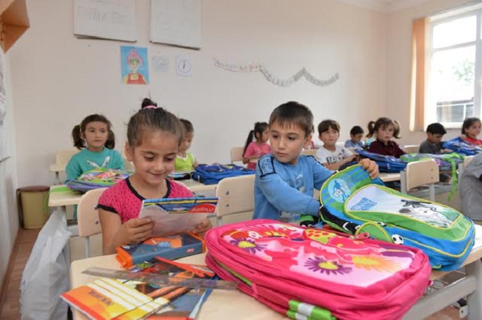 Heydər Əliyev Fondundan aztəminatlı ailələrin uşaqlarına HƏDİYYƏ  - FOTO    