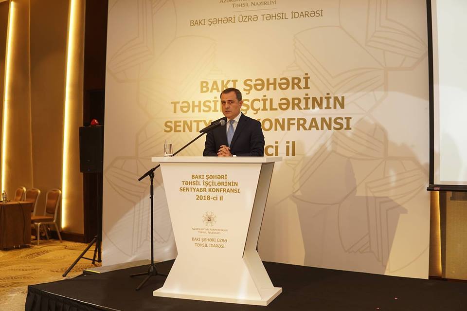  Ekspertlər təhsil işçilərinin sentyabr konfransını belə şərh etdilər   