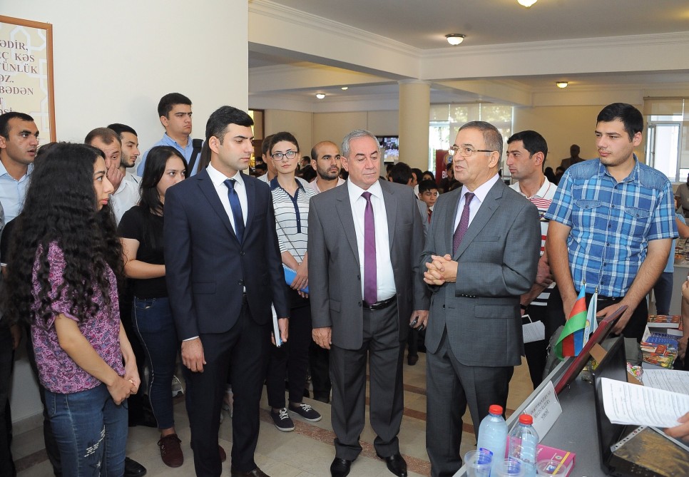 Bakı Biznes Universitetində “Bilik günü” qeyd edilib  