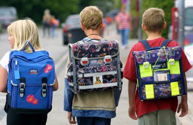 Məktəblilər üçün “güllə keçirməz” çantalar satılır