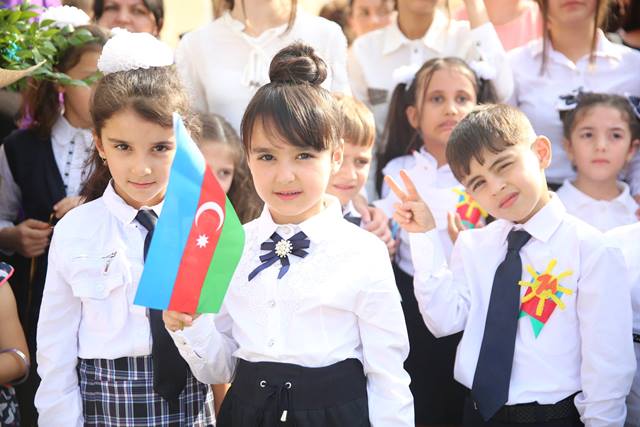 Jurnalist övladları I sinfə getdilər - FOTOLAR      