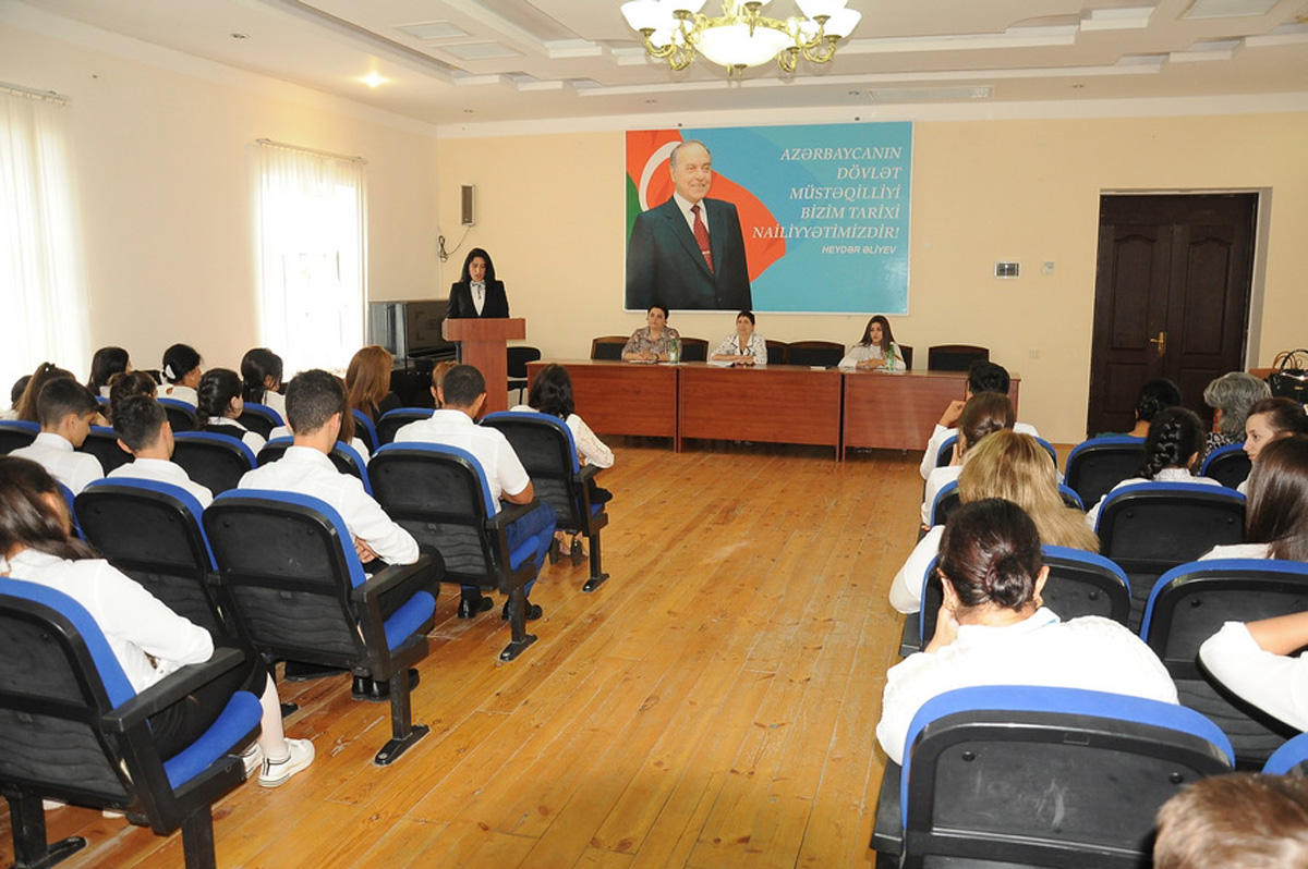 Bilik Fondu ilk dərs günündə maarifləndirici mühazirələr təşkil edib   