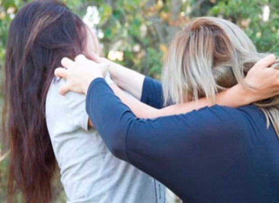 Azərbaycanda məktəbdə biabırçılıq - Direktorla müəllimlər arasında dava düşdü (VİDEO)