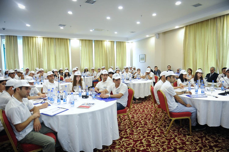 Neftçilər yay məktəbində