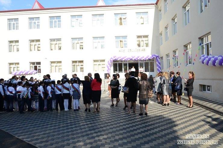 Pul yığıldığı deyilən məktəbin direktoru jurnalistləri günahlandırdı: “Bizimlə düşmənçilik edirlər”