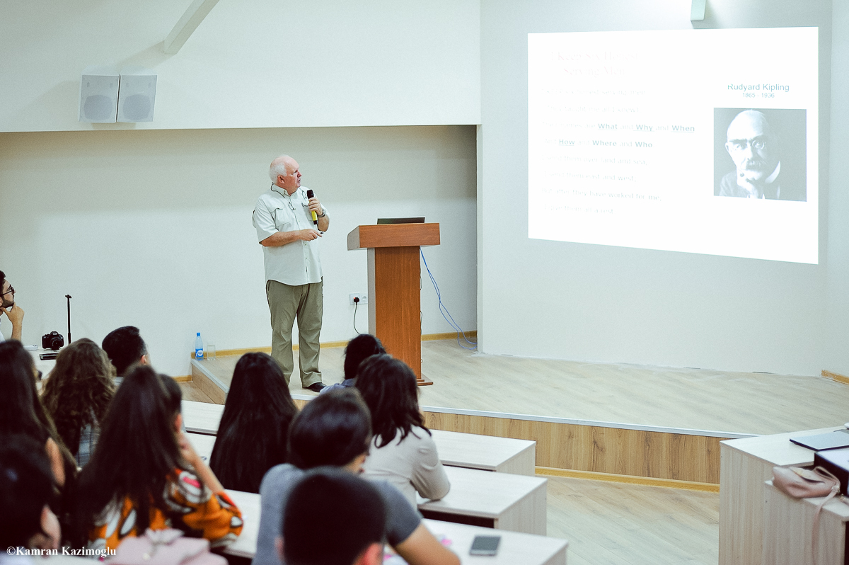 Şotlandiyalı tədqiqatçı Qərbi Kaspi Universitetində mühazirə dedi