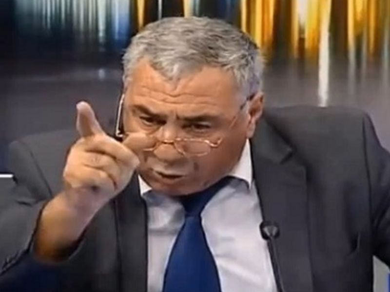 Hafiz Hacıyevin “parta etirafları” – “Müəllimi sinifdə döydük, sonra bizi məktəbdən qovmaq istədilər”