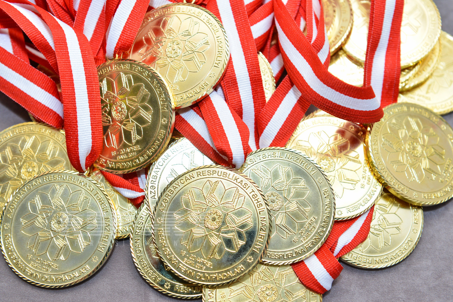 Qızıl və gümüş medallar bu hallarda əlaçılara verilə bilməz – Əyarlı məktəb mübahisəsi