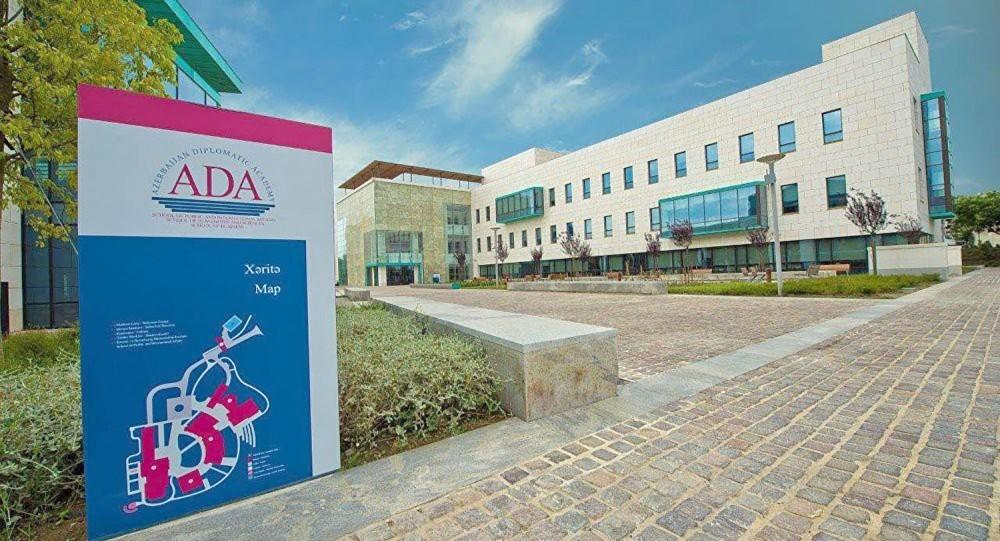 ADA Universitetində Nəsimi yaradıcılığına dair plenar müzakirə keçirildi  
