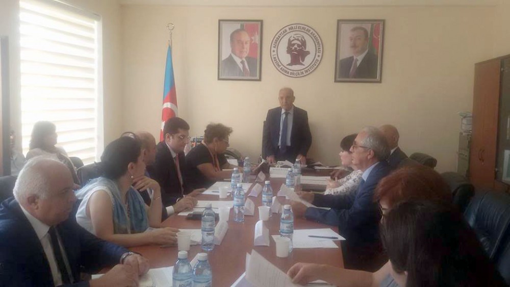 Dilçilik İnstitutunda “Əcnəbilər üçün Azərbaycan dilinin elektron platforması” layihəsi müzakirə olunudu