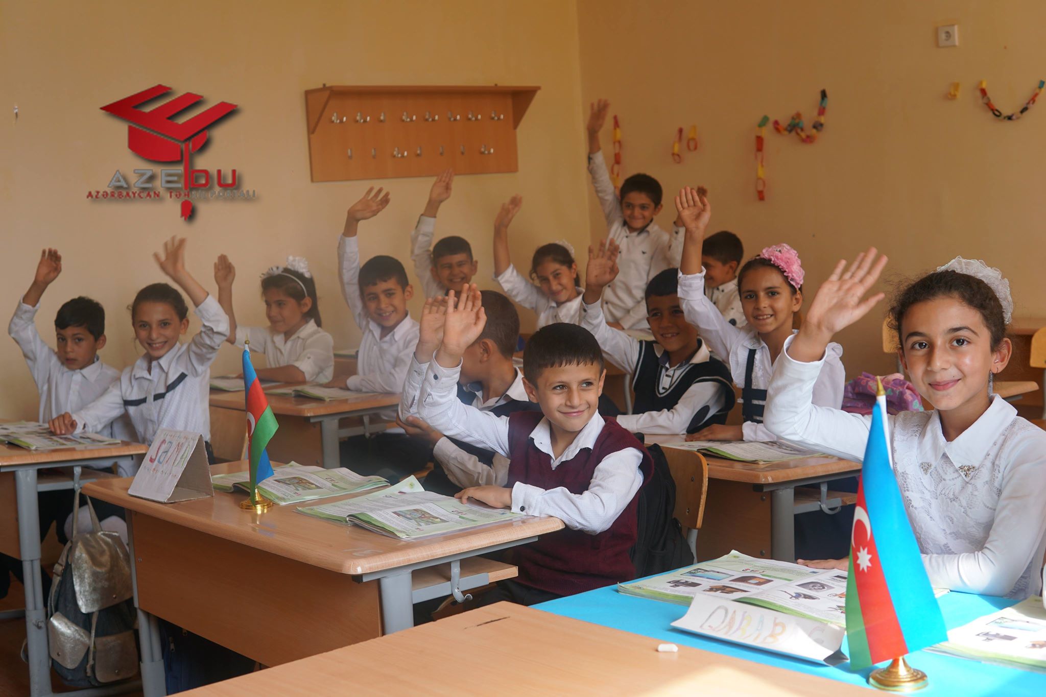 Gözlərindəki saflıq, ürəklərindəki istəklə “silahlanan” qəhrəman şagirdlər - Təmas xəttindəki məktəbdən FOTOLAR