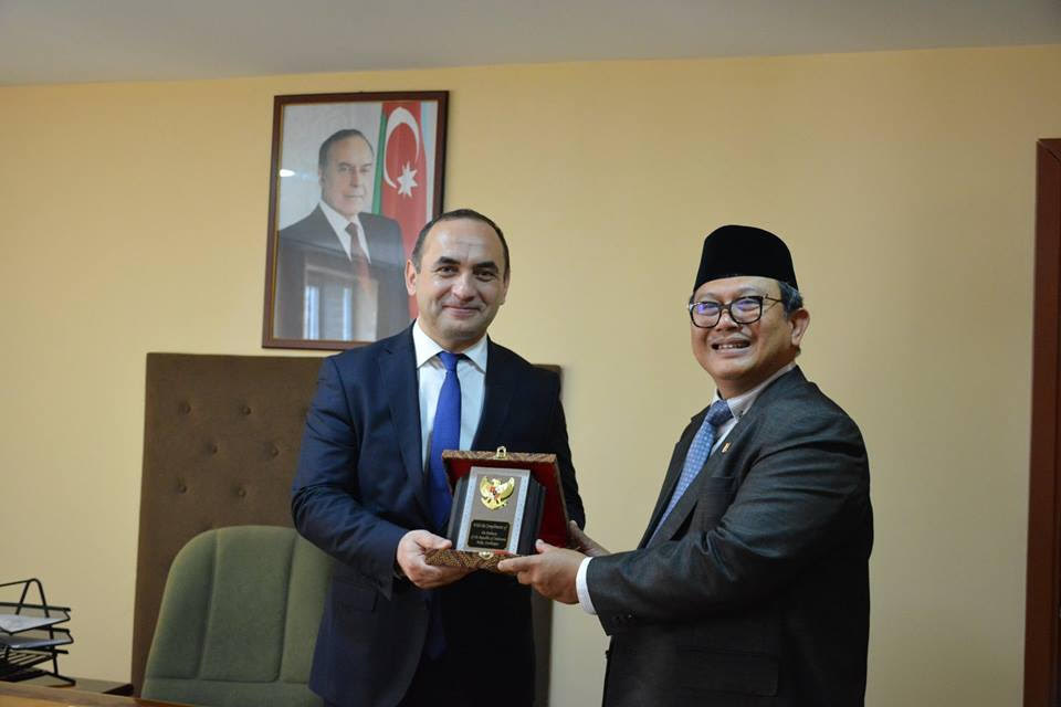 İndoneziya səfiri İlahiyyat İnstitutunda olub 