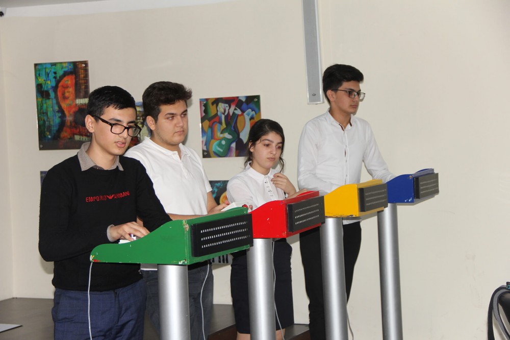 Binəqədi rayonunun məktəbləri arasında “Xəmsə” Milli İntellektual Oyunu keçirildi  
