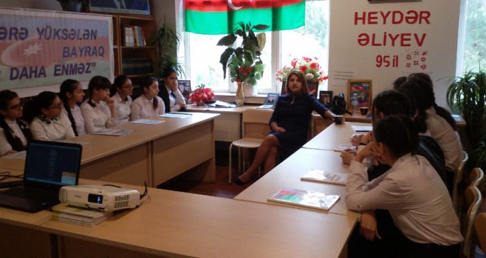 Orta məktəbdə “Cümhuriyyət dövründə təhsil” mövzusunda tədbir keçirildi