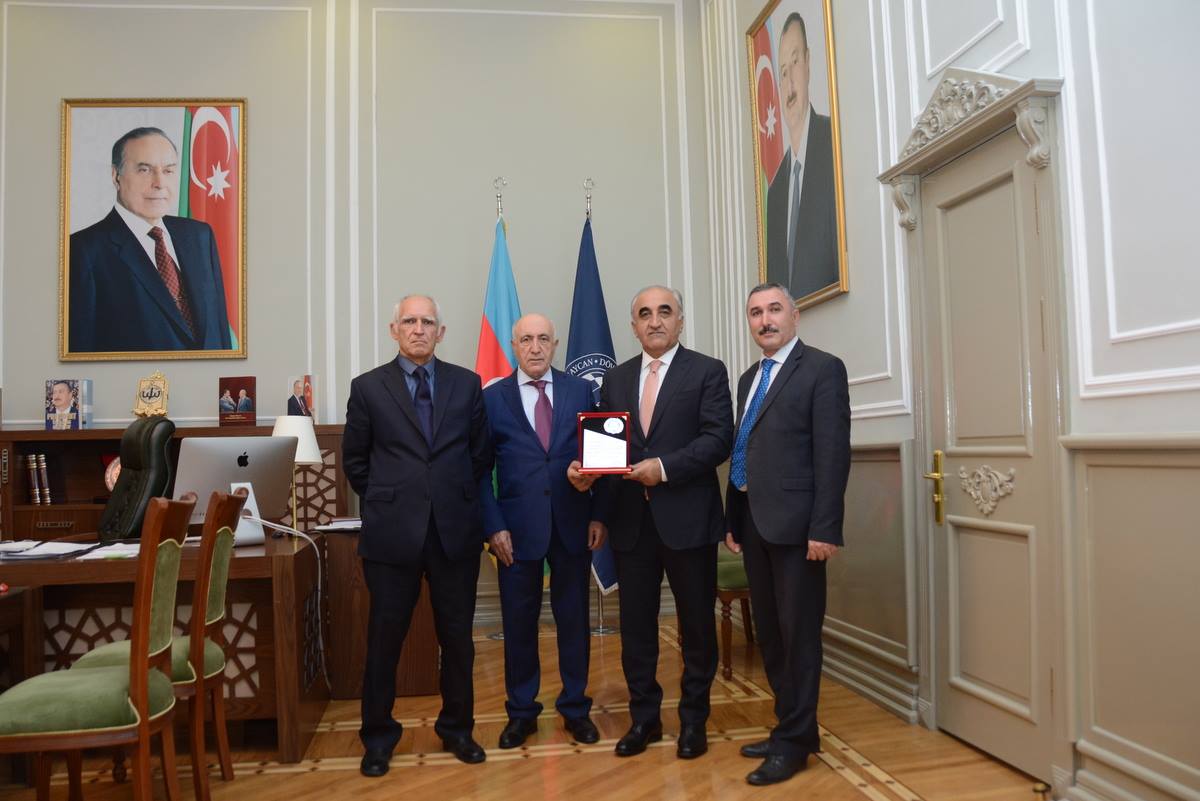 UNEC “Təhsil almaq üçün hansı universiteti seçərdiniz” nominasiyasının qalibi oldu