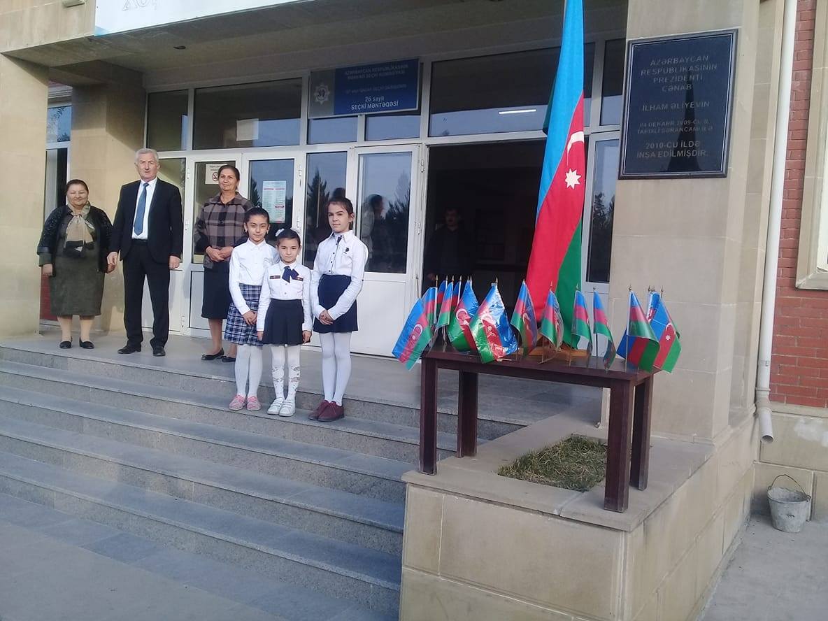 Müstəqillik günü ilə bağlı məktəblərdə tədbirlər keçirildi