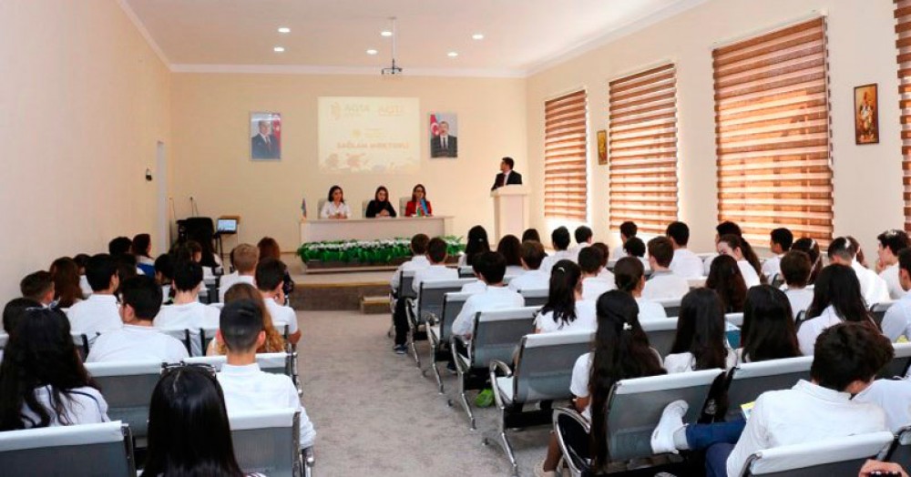 Paytaxt məktəblərində “Sağlam məktəbli” maarifləndirici layihəsinə başlanıldı