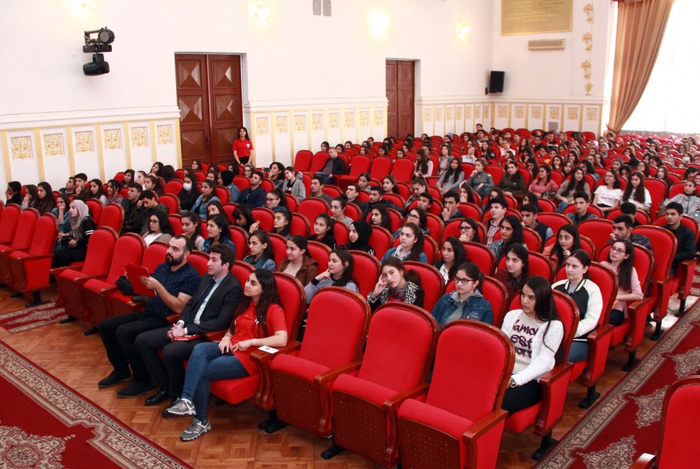 17 mindən çox könüllünü əhatə edən proqram-Tələbələrə hansı şanslar vəd edir?
