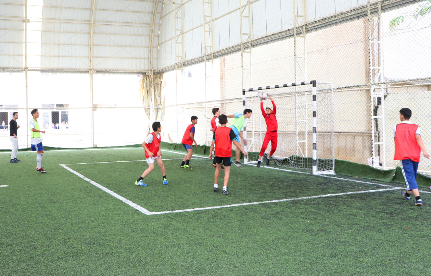 Məktəblilər arasında futbol çempionatı keçirilir