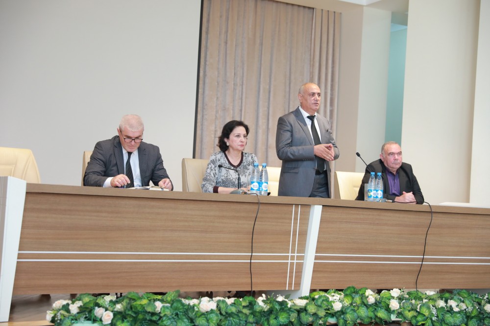 Rektor I kurs tələbələri ilə görüşdü