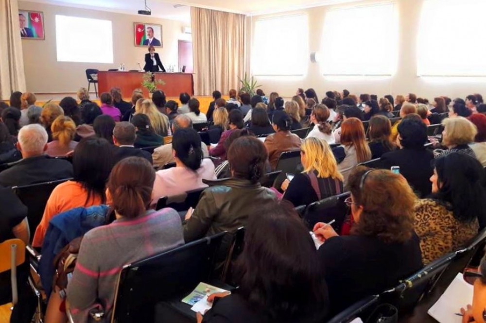 Bakı məktəblərində təhsilin aktual məsələləri müzakirə olunur