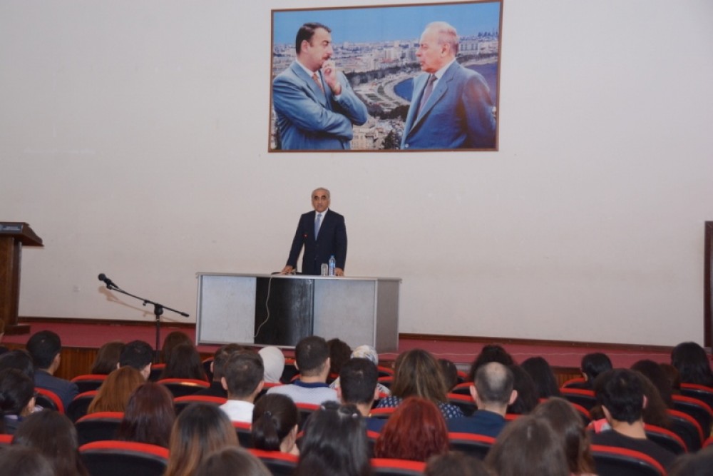 UNEC-in rektoru:1300-dək tələbə kadr kimi hazırlanır