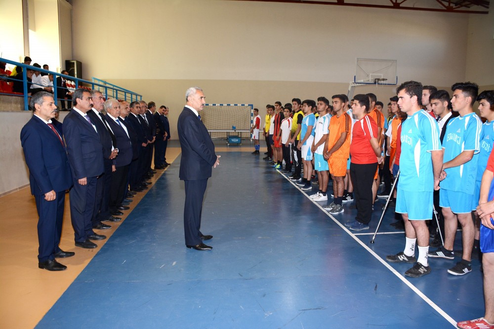 Naxçıvan Dövlət Universitetində voleybol turniri keçirilir
