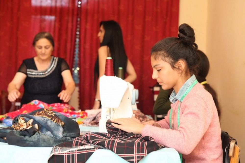 Hacıqabulda məktəbli qızlara dərzi peşəsi öyrədilir