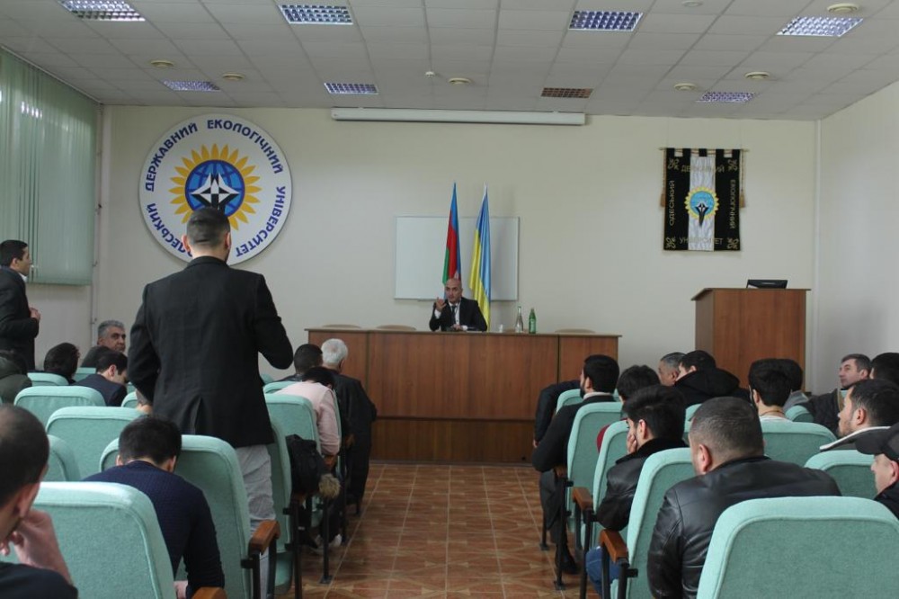 Səfirlik nümayəndələri azərbaycanlı tələbələrlə görüşdü